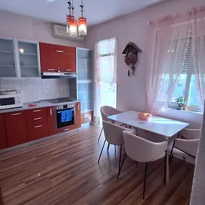 Apartment Cozyflat In The Middle Of, Tirana